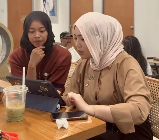 Jeha dalam sesi konsultasi dengan client