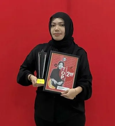 Jeha dengan trofi dan anugerah Top 2nd